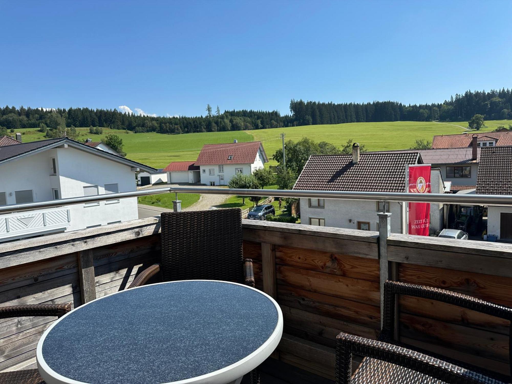 Landgasthaus Zum Kreuz Gbr Isny im Allgau Exterior photo